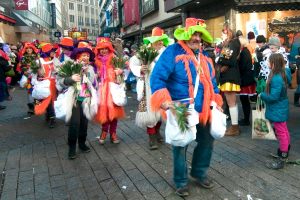 rosenmontagszug-rosenmontag-2015-karneval-koeln-79